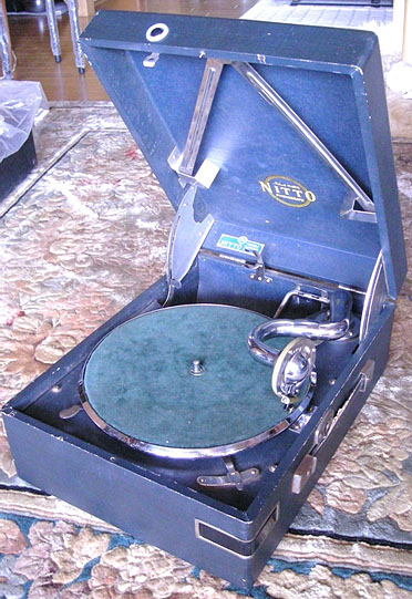 ポータブル蓄音機 ニットー型番不詳